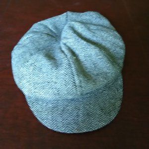 Vintage black and white newsboy style  hat.